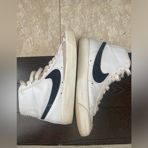 Nike Blazer Mid 77 - Picture 2 of 6